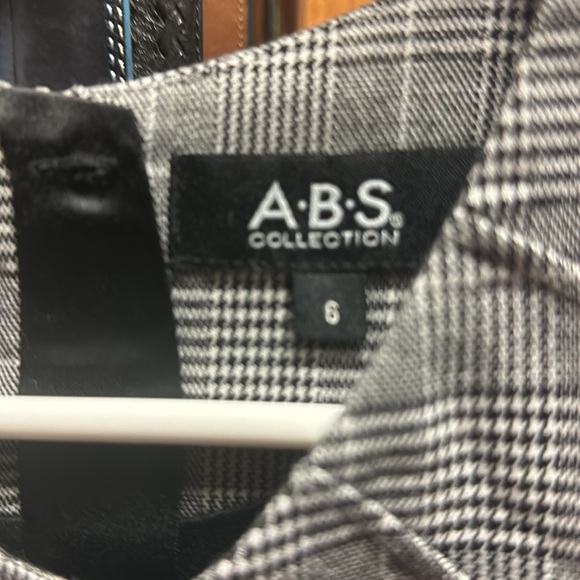 Short sleeved, mid-length gray checked dress - Picture 4 of 5